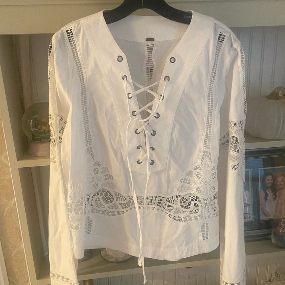 Free People Beautiful white cotton cover up or summer top🤍